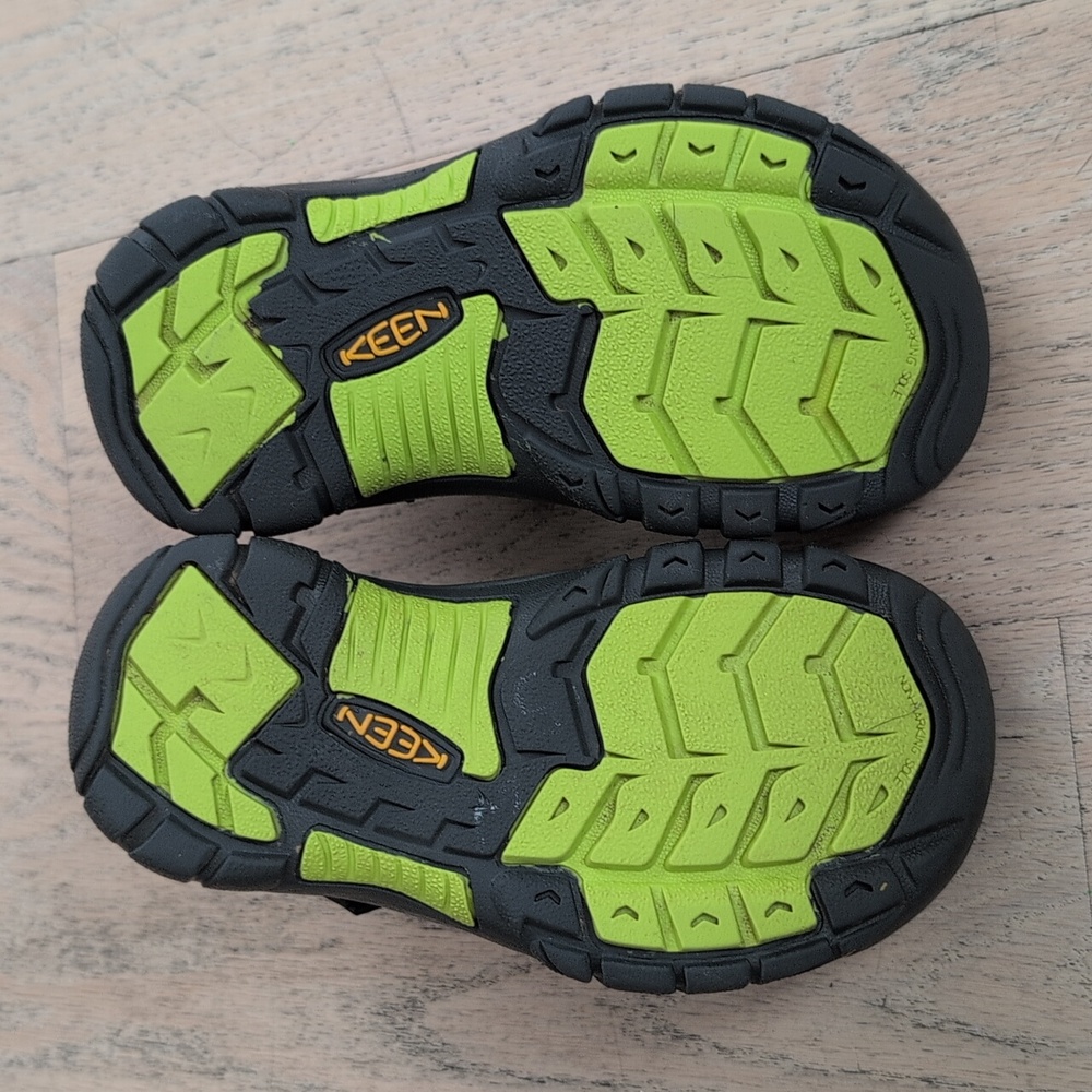 Keen Sandals Little Kids Size 10 - Picture 5 of 6
